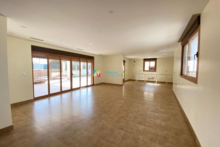 Image No.11-5 Bed Villa for sale