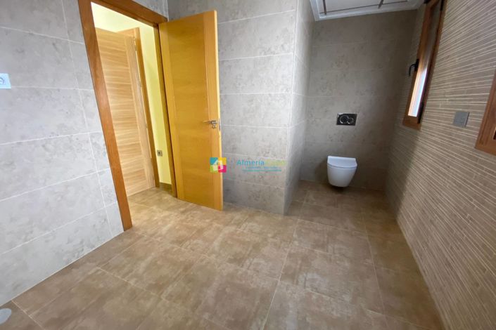 Image No.20-5 Bed Villa for sale