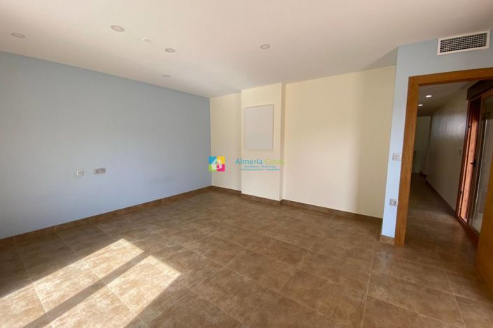 Image No.36-5 Bed Villa for sale