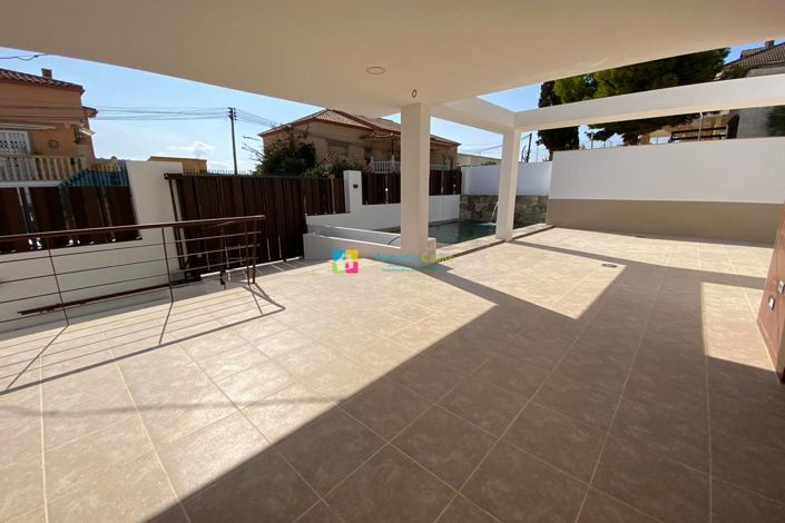 Image No.8-5 Bed Villa for sale