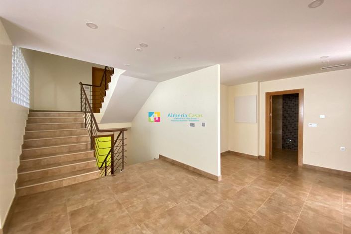 Image No.9-5 Bed Villa for sale