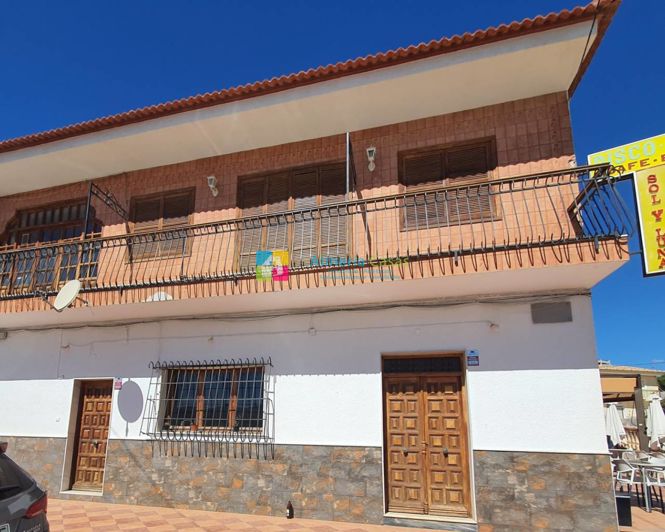 Image No.1-4 Bed Townhouse for sale