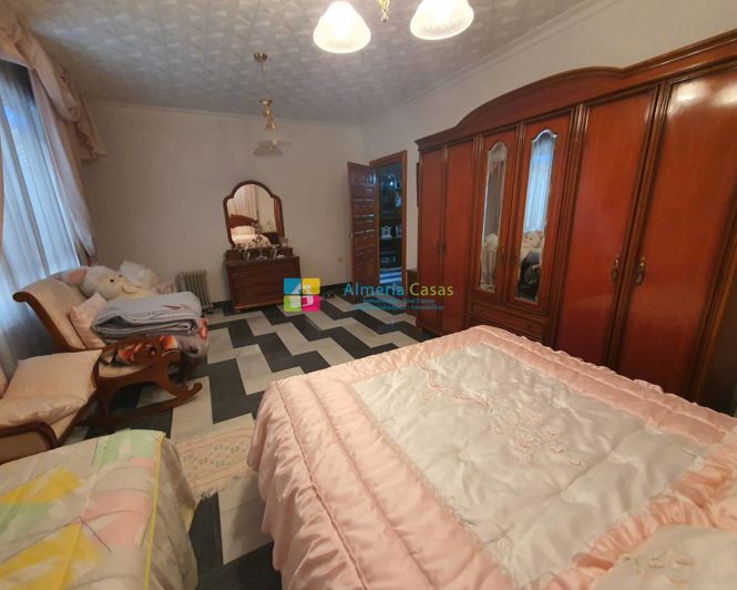 Image No.10-4 Bed Townhouse for sale