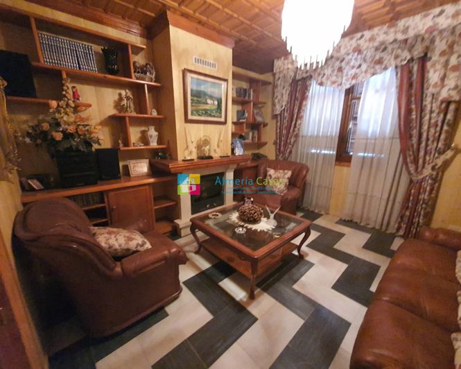 Image No.11-4 Bed Townhouse for sale