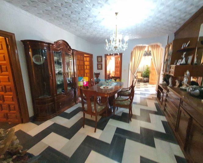 Image No.14-4 Bed Townhouse for sale