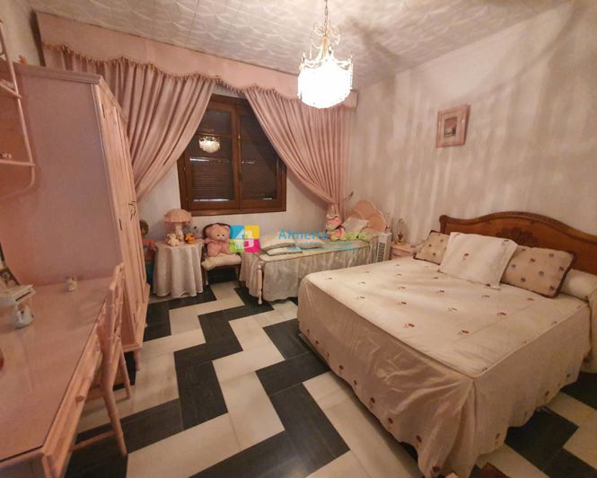 Image No.15-4 Bed Townhouse for sale