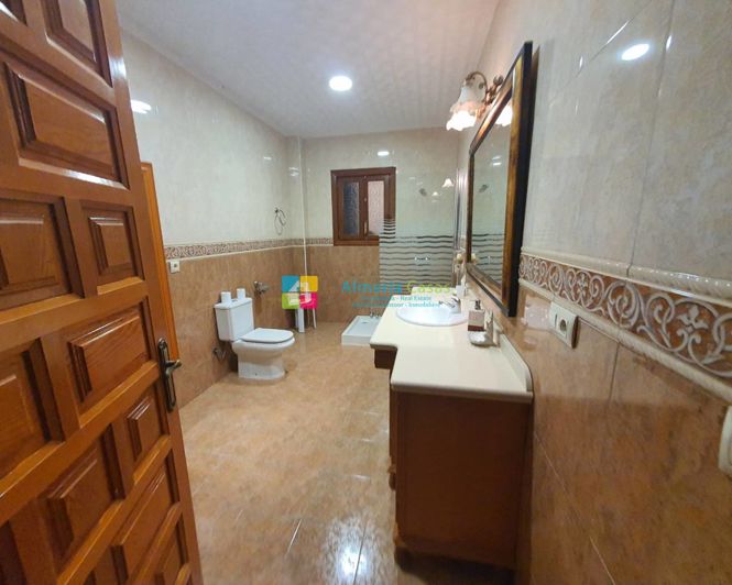 Image No.17-4 Bed Townhouse for sale