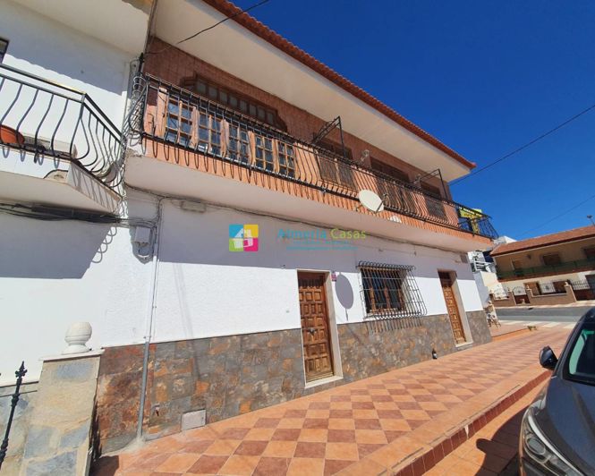 Image No.2-4 Bed Townhouse for sale