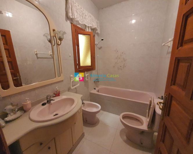 Image No.27-4 Bed Townhouse for sale