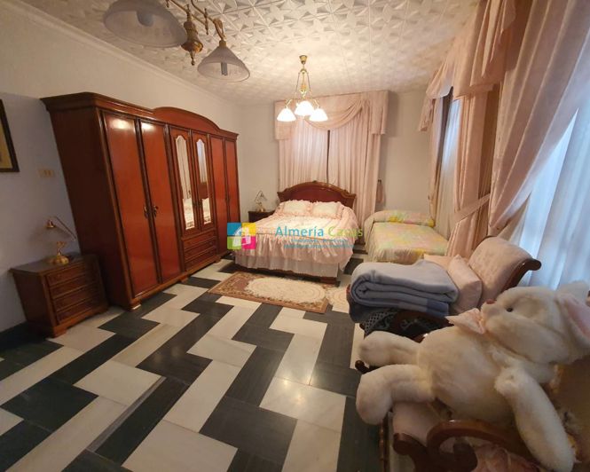 Image No.9-4 Bed Townhouse for sale