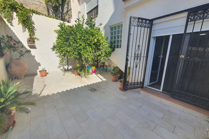 Image No.22-5 Bed Townhouse for sale