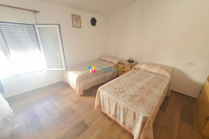 Image No.34-5 Bed Townhouse for sale