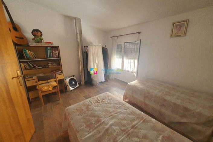 Image No.35-5 Bed Townhouse for sale