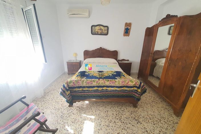 Image No.47-5 Bed Townhouse for sale