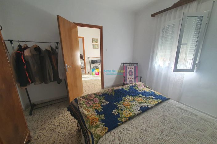 Image No.48-5 Bed Townhouse for sale