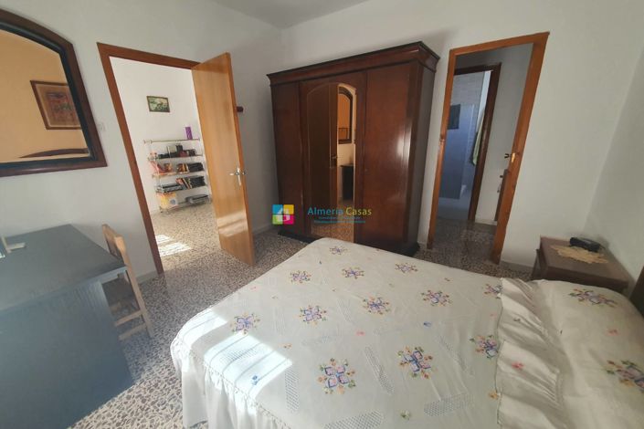 Image No.50-5 Bed Townhouse for sale