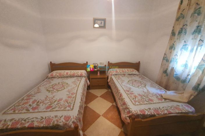 Image No.9-5 Bed Townhouse for sale