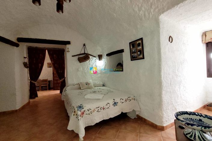 Image No.14-4 Bed House for sale