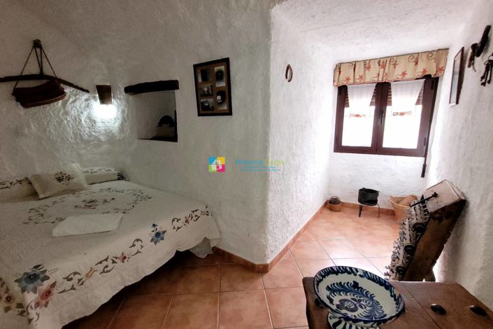 Image No.15-4 Bed House for sale