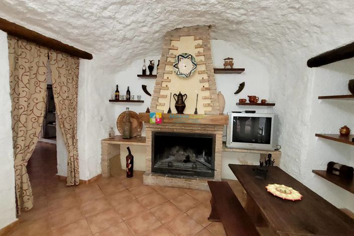 Image No.25-4 Bed House for sale