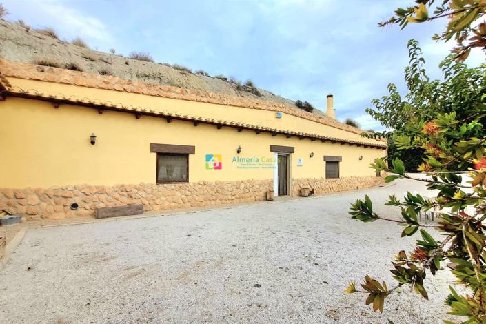 Image No.3-4 Bed House for sale