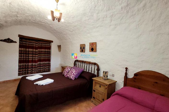 Image No.38-4 Bed House for sale