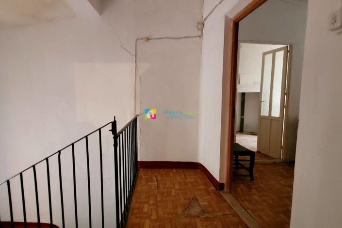 Image No.21-9 Bed Townhouse for sale