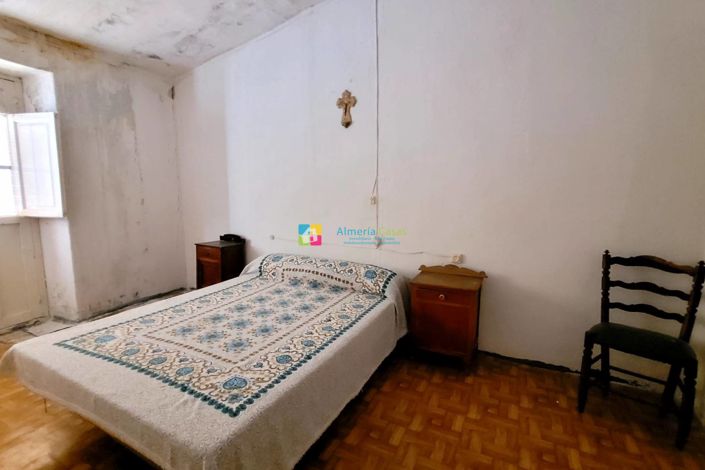 Image No.24-9 Bed Townhouse for sale