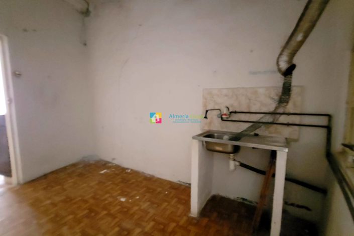 Image No.28-9 Bed Townhouse for sale