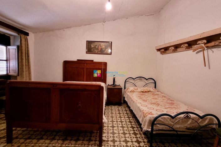 Image No.34-9 Bed Townhouse for sale