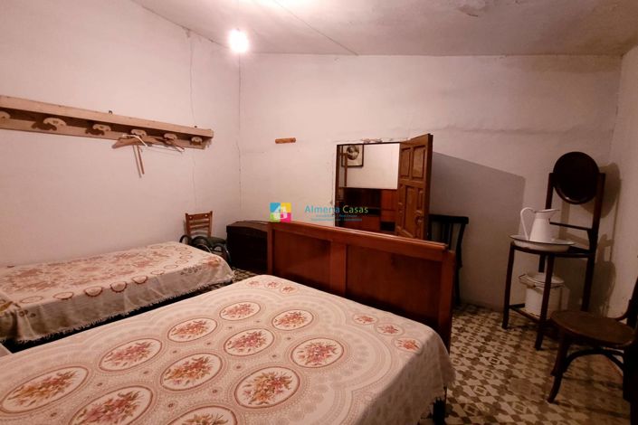 Image No.35-9 Bed Townhouse for sale