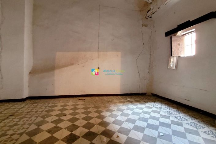 Image No.36-9 Bed Townhouse for sale