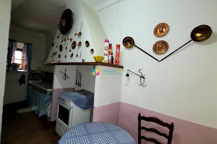 Image No.4-9 Bed Townhouse for sale