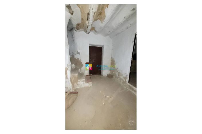 Image No.45-9 Bed Townhouse for sale