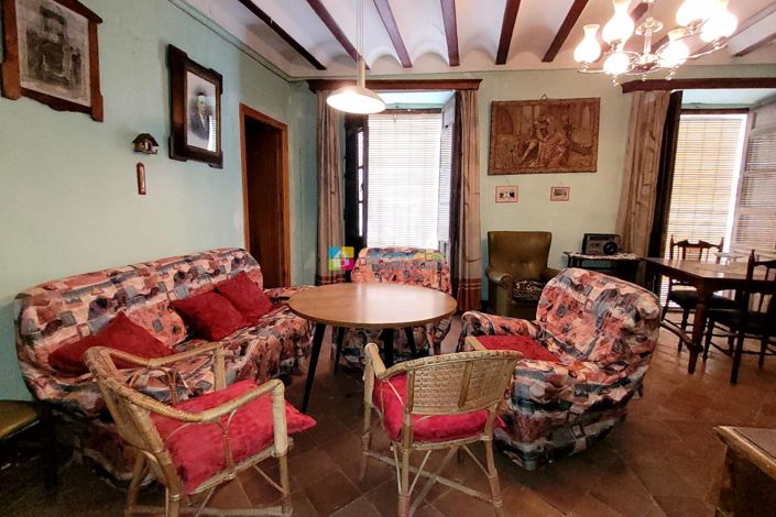 Image No.6-9 Bed Townhouse for sale