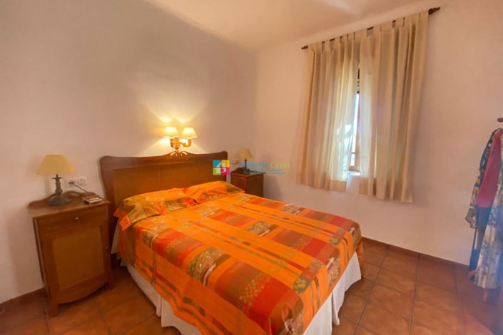 Image No.11-3 Bed Country House for sale