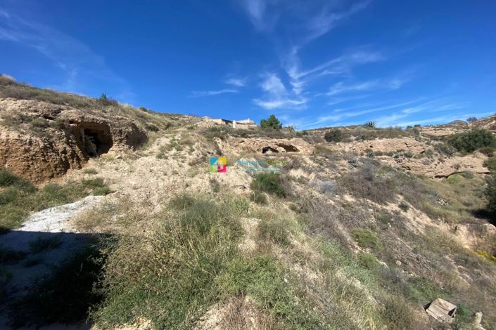 Image No.40-3 Bed Country House for sale