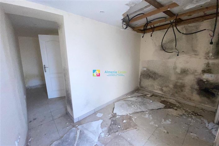 Image No.12-3 Bed Townhouse for sale