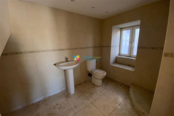 Image No.17-3 Bed Townhouse for sale