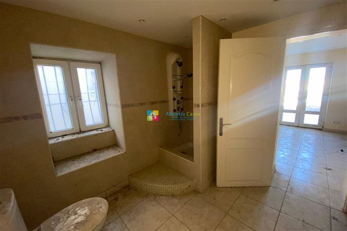 Image No.18-3 Bed Townhouse for sale