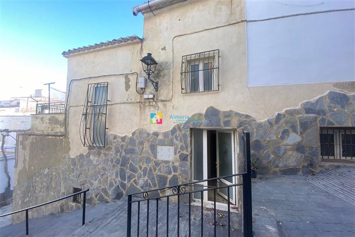 Image No.2-3 Bed Townhouse for sale