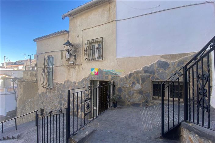 Image No.23-3 Bed Townhouse for sale