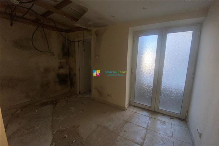 Image No.8-3 Bed Townhouse for sale