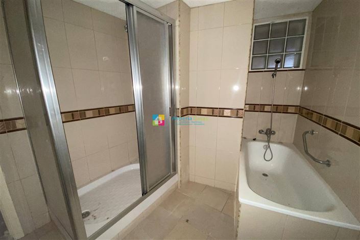 Image No.12-4 Bed Townhouse for sale