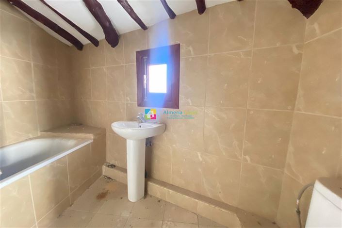 Image No.16-4 Bed Townhouse for sale