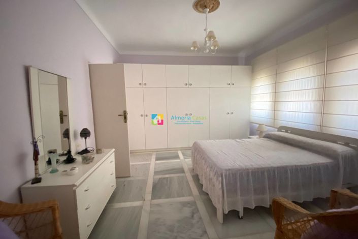 Image No.26-3 Bed Townhouse for sale