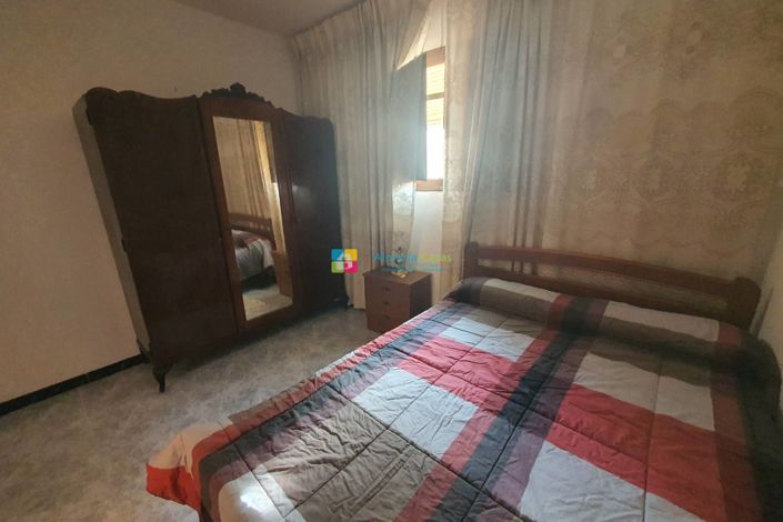 Image No.10-4 Bed Country House for sale