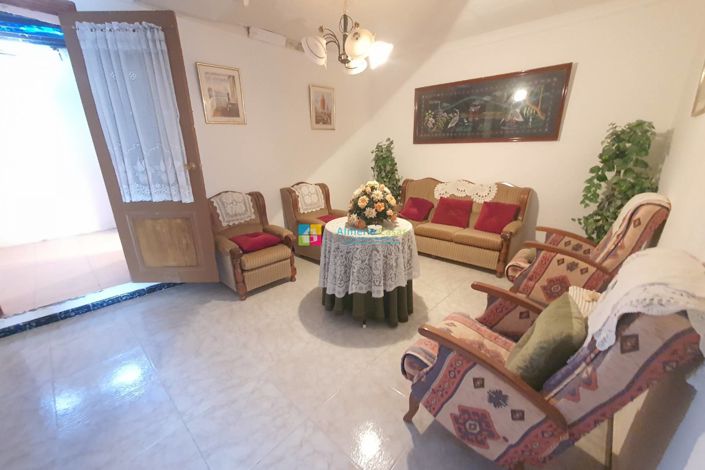 Image No.12-4 Bed Country House for sale