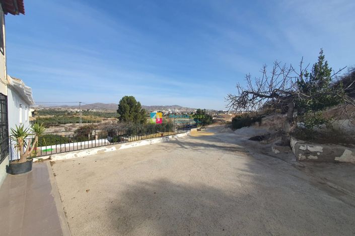 Image No.2-4 Bed Country House for sale