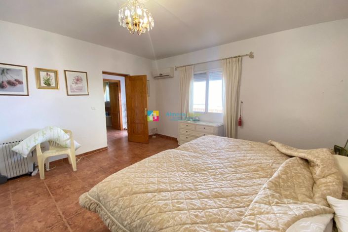 Image No.25-3 Bed Townhouse for sale